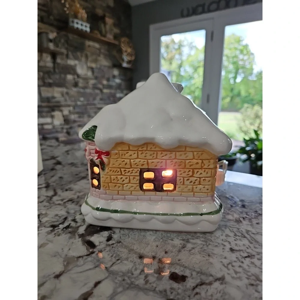Vintage‎ Ceramic Light Up Christmas Lamp (With Original Box)